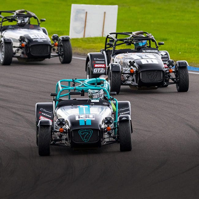 Compétition Caterham sur le circuit Anneau du Rhin