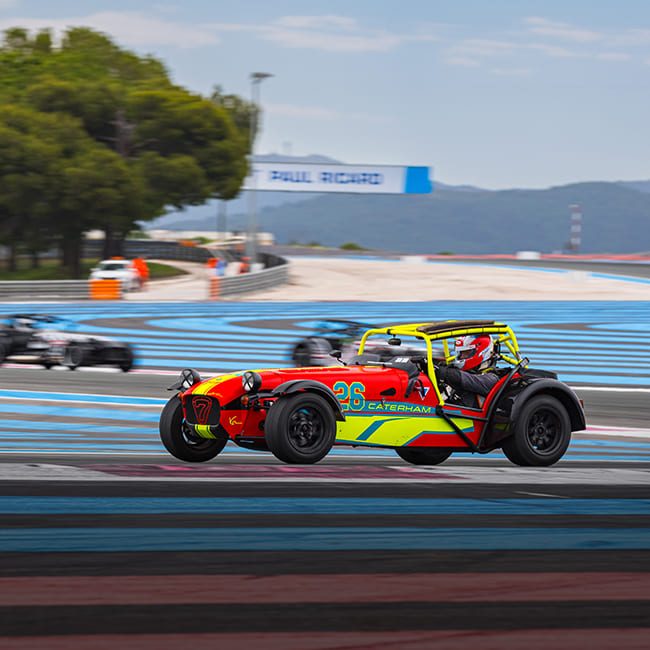 Compétition Caterham sur le circuit Paul Ricard